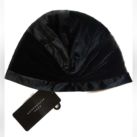 ❣️SOLD❣️ Pleated Velvet Turban - Picture 3 of 4